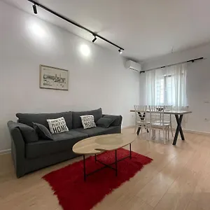 enjoy-travel-central-modern-apartment.hotels-in-tirana.com/